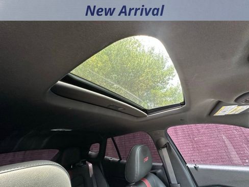 Used 2025 Chevrolet Trax RS w/ Sunroof Package FWD image 6