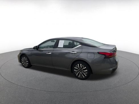 Used 2025 Nissan Altima 2.5 SV FWD image 10