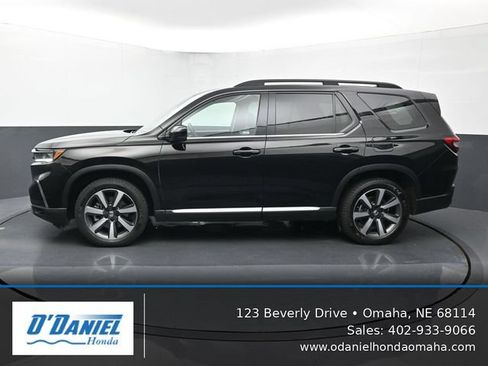 Used 2024 Honda Pilot Touring image 2