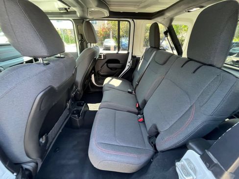 Used 2025 Jeep Wrangler Unlimited Rubicon AWD/4WD image 24