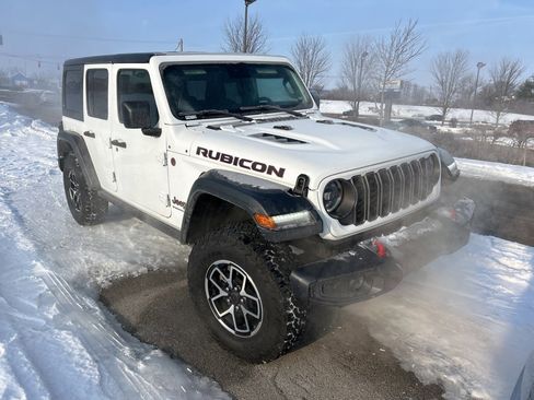 Used 2024 Jeep Wrangler Unlimited Rubicon image 2