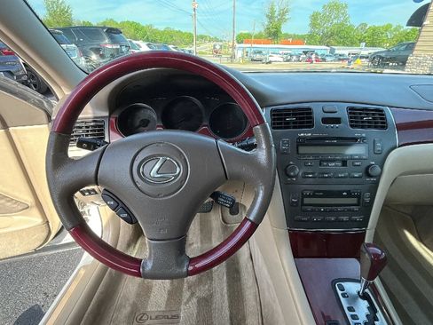 Used 2002 Lexus ES 330 FWD image 13