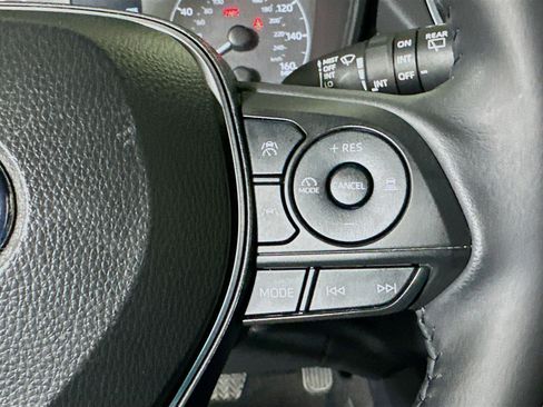 Used 2024 Toyota Corolla Cross SE image 17