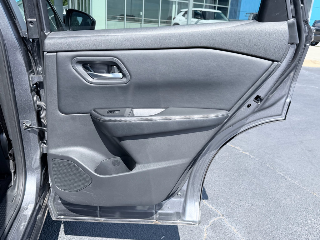 Used 2025 Nissan Rogue SV FWD image 31