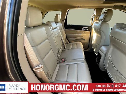 Used 2017 Jeep Grand Cherokee Limited image 25