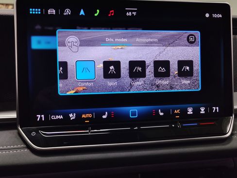 Used 2025 Volkswagen Tiguan SE image 20