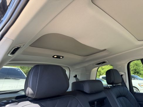 Used 2023 BMW X7 xDrive40i w/ Climate Comfort Package AWD/4WD image 24
