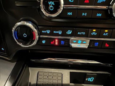 New 2026 Ford F250 Lariat w/ Black Appearance Package AWD/4WD image 16