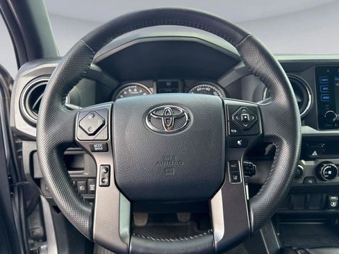 Used 2018 Toyota Tacoma TRD Sport AWD/4WD image 24