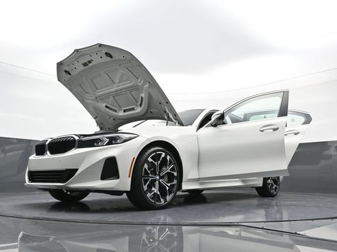 New 2025 BMW 330i xDrive Sedan w/ Premium Package AWD/4WD image 39