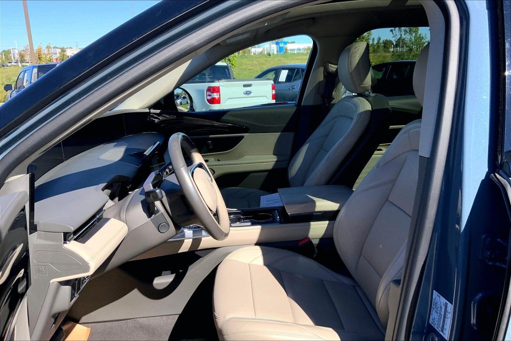 Used 2025 Lincoln Nautilus Premier w/ Equipment Group 102A AWD/4WD image 9
