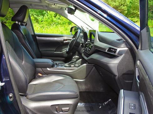 Used 2022 Toyota Highlander Platinum AWD/4WD image 22