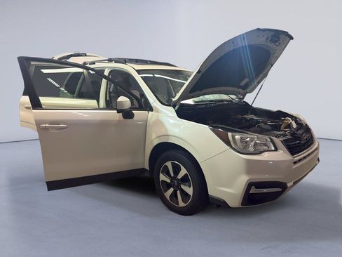 Used 2018 Subaru Forester 2.5i Premium w/ Popular Package #3A AWD/4WD image 11
