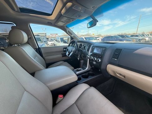 Used 2015 Toyota Sequoia Platinum image 27