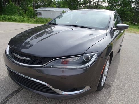 Used 2016 Chrysler 200 Limited Sedan FWD image 5