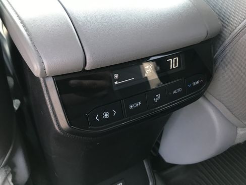 Used 2023 Toyota Highlander LE FWD image 24