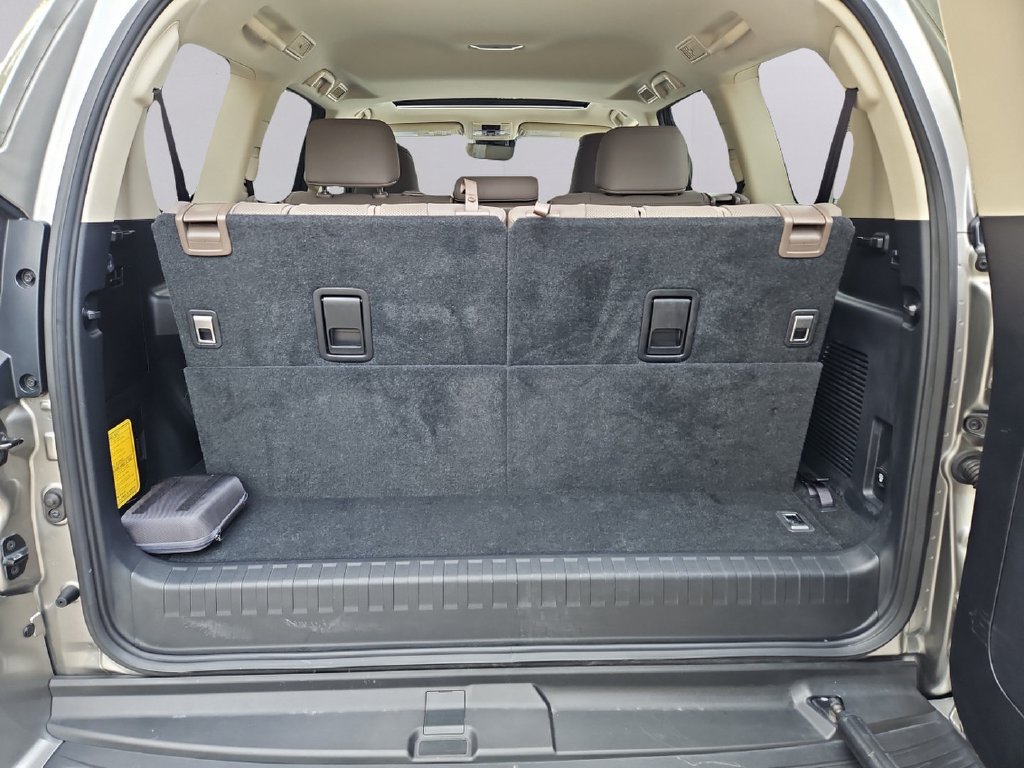 Used 2023 Lexus GX 460 Premium w/ Premium Package AWD/4WD image 38