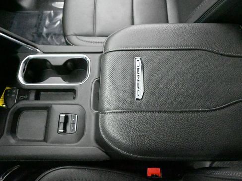 Used 2025 GMC Sierra 3500 Denali w/ Technology Package AWD/4WD image 10