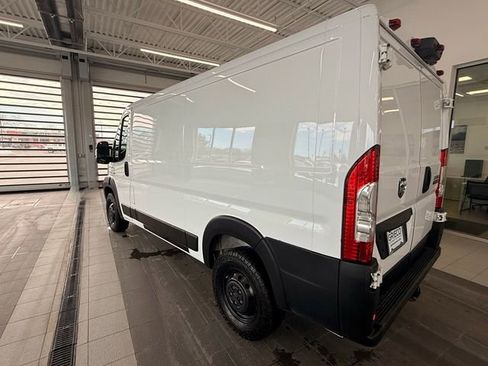 Used 2022 RAM ProMaster 2500 w/ Driver Convenience Group FWD image 7