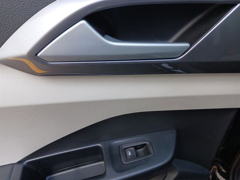 New 2025 Volkswagen Taos SEL image 27