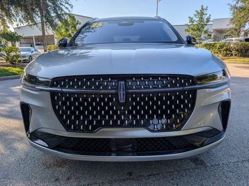 Used 2025 Lincoln Nautilus Reserve AWD/4WD image 2