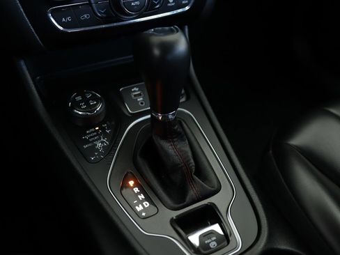 Used 2019 Jeep Cherokee Trailhawk w/ Cold Weather Group image 21