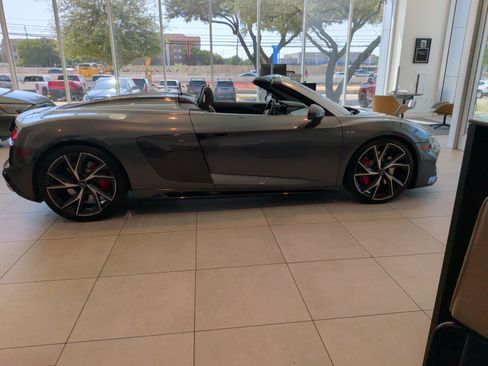 Used 2021 Audi R8 V10 w/ Premium Package RWD image 11