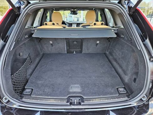 Certified 2023 Volvo XC60 T8 Ultimate AWD/4WD image 12