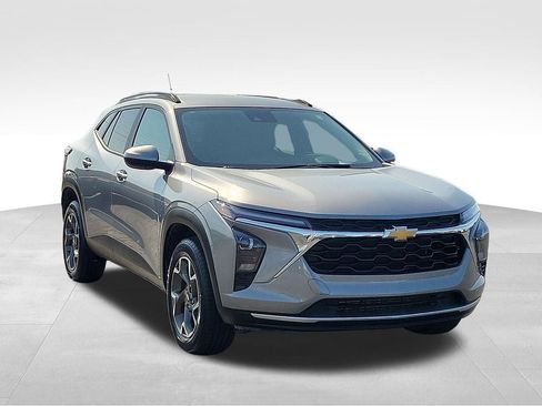 Used 2025 Chevrolet Trax LT w/ LT Convenience Package FWD image 1