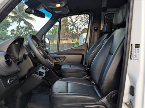 Used 2021 Mercedes-Benz Sprinter 2500 image 14