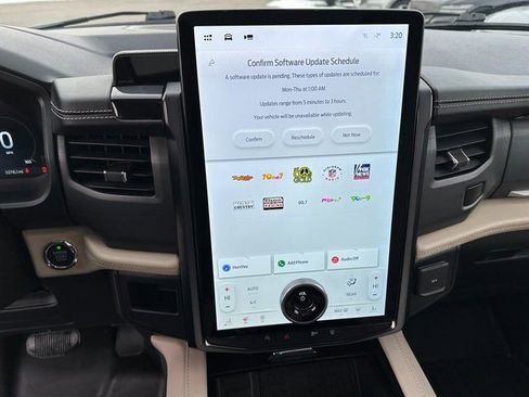 Used 2022 Ford Expedition Platinum image 25