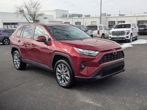 Used 2023 Toyota RAV4 XLE Premium image 2