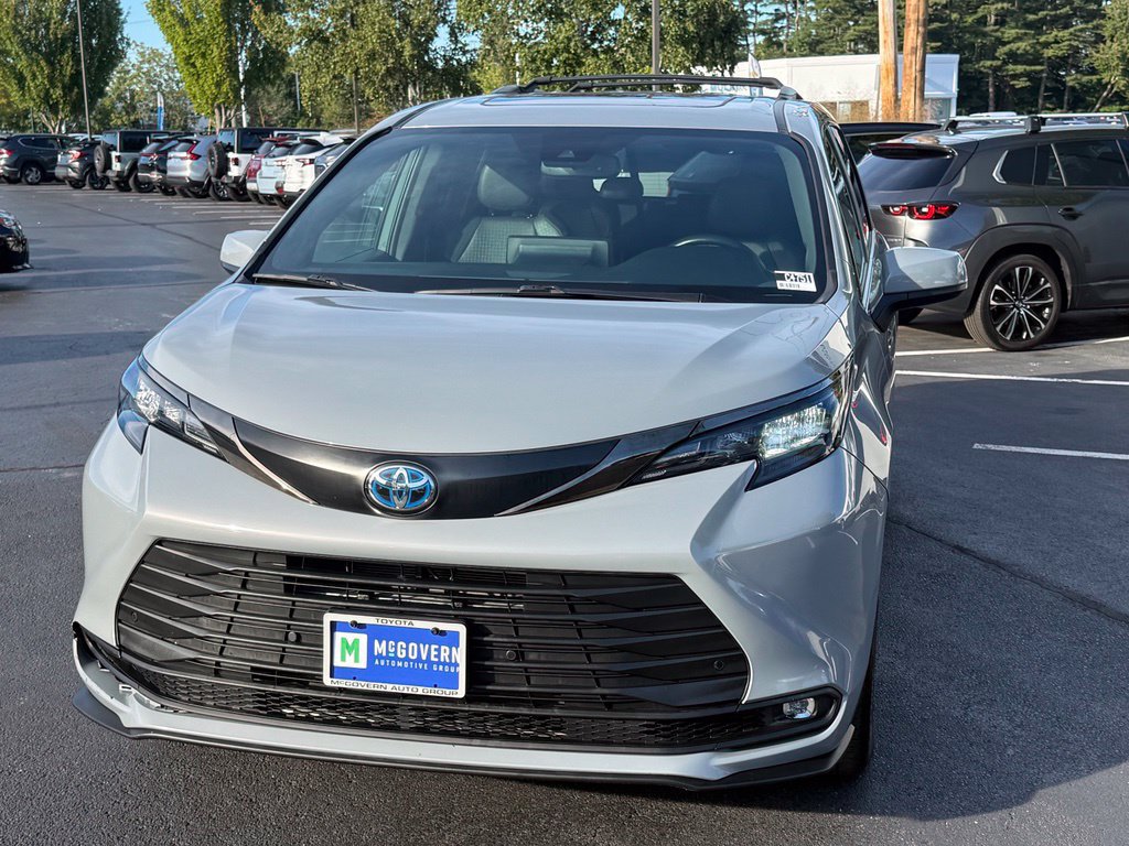 Certified 2023 Toyota Sienna XLE Woodland Edition AWD/4WD image 12