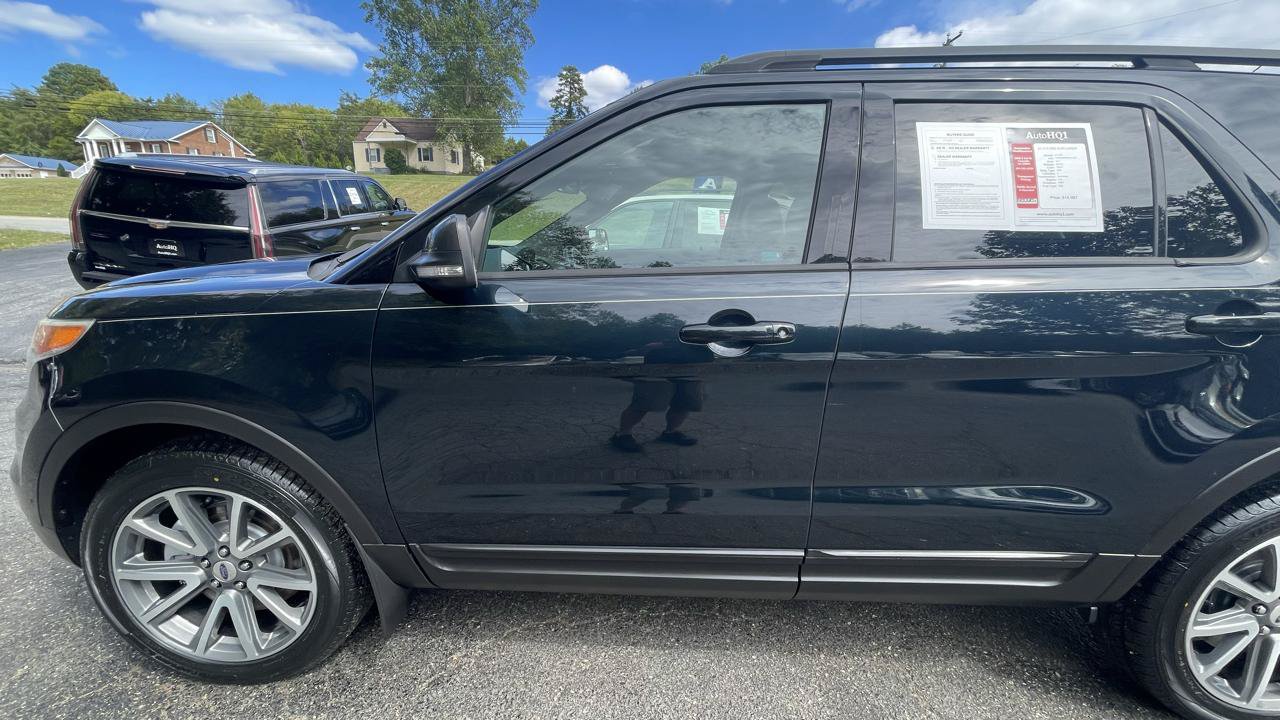 Used 2015 Ford Explorer XLT w/ Equipment Group 202A AWD/4WD image 3
