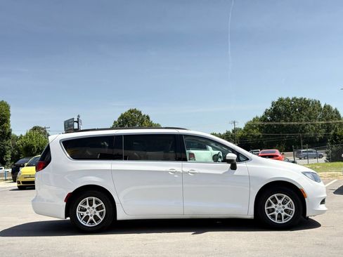 Used 2021 Chrysler Voyager Lxi FWD image 8