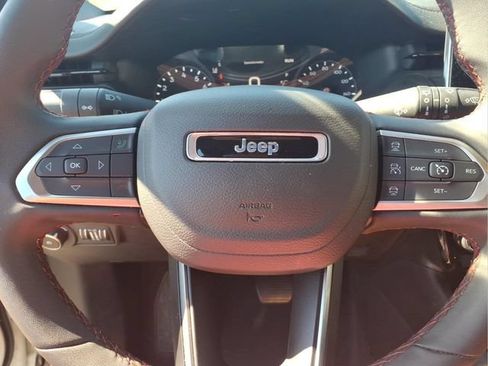 Used 2025 Jeep Compass Trailhawk w/ Trailer Tow Group AWD/4WD image 13