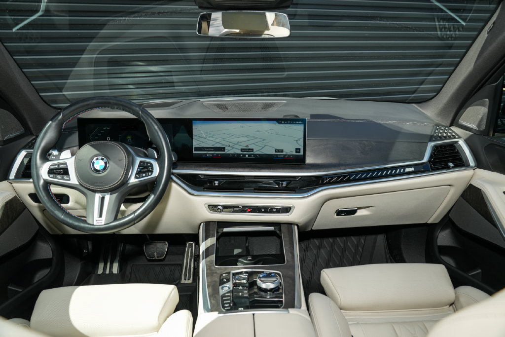 Used 2024 BMW X5 M60i AWD/4WD image 26