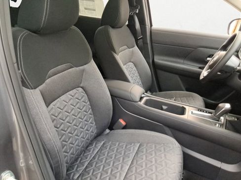 Used 2025 Nissan Kicks SV w/ SV Premium Package FWD image 15