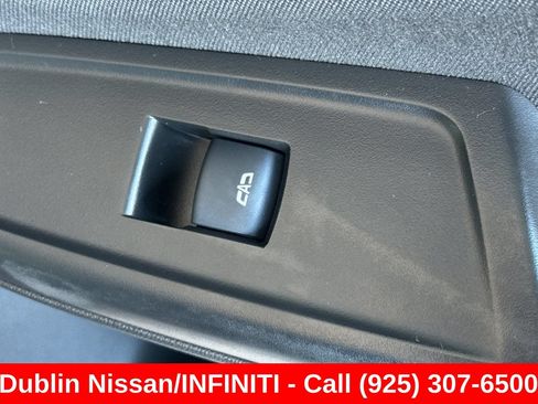 Used 2023 Chevrolet Bolt EUV LT FWD image 23