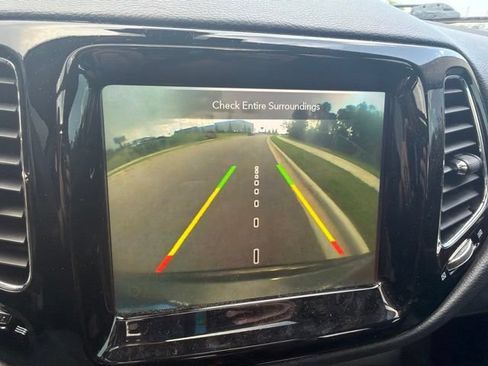 Used 2018 Jeep Compass Limited w/ Navigation Group FWD image 15