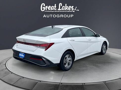 Used 2024 Hyundai Elantra SE FWD image 5