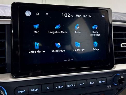 Used 2025 Hyundai Venue Limited image 17