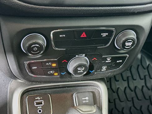 Used 2019 Jeep Compass Sport FWD image 23
