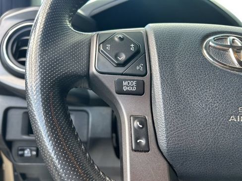 Used 2018 Toyota Tacoma TRD Sport AWD/4WD image 29