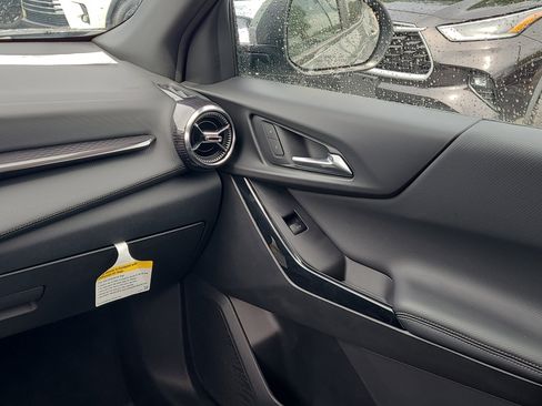 Used 2025 Chevrolet Equinox LT FWD image 18