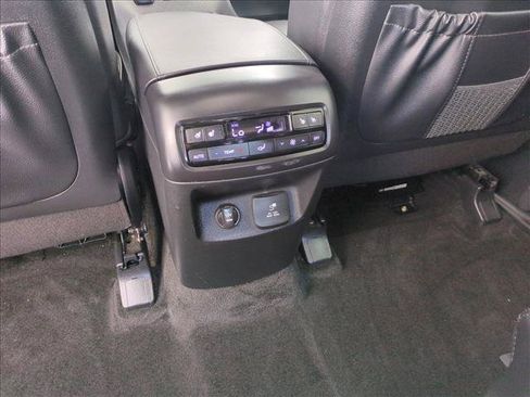 Used 2024 Hyundai Palisade Limited AWD/4WD image 19