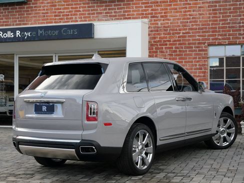 Certified 2024 Rolls-Royce Cullinan AWD/4WD image 2