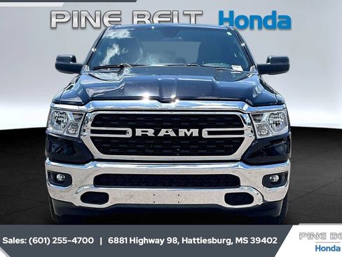Used 2022 RAM 1500 Big Horn AWD/4WD image 3