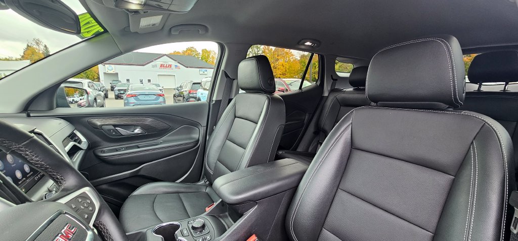 Used 2024 GMC Terrain SLT w/ Tech Package AWD/4WD image 16