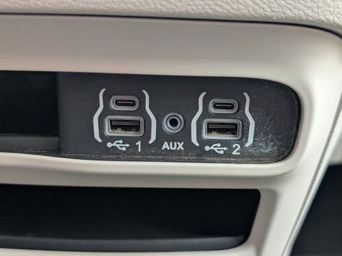 Used 2024 Chrysler Pacifica Touring-L FWD image 20